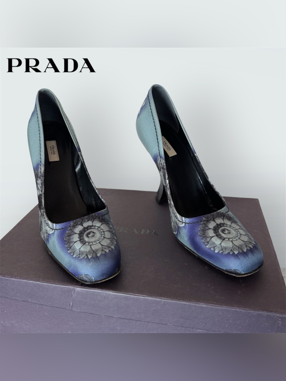 ⬇️ Prada CALZATURE DONNA Twill Rosoni Floral Sculpted Curve Heel Vintage Pumps - Picture 3 of 16